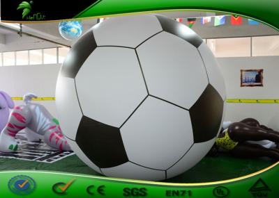 China Fútbol inflable gigante del PVC/globo inflable blanco de la playa de la forma en venta