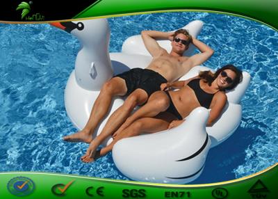 China La piscina de agua que flota el agua inflable juega el cisne blanco gigante del PVC para el CE adulto en venta