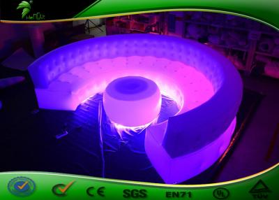 China El agua inflable impermeable juega el sofá inflable largo de la impresión los 4m LED de Digitaces en venta