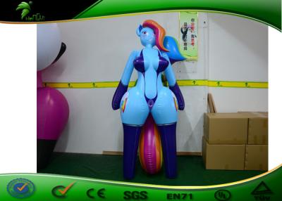 China La rociada inflable de tamaño natural del arco iris de los personajes de dibujos animados explota a la muchacha atractiva modelo del potro en venta