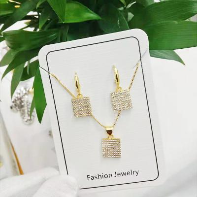 China Custom Fashion Charm Necklace Fashion Personalized Square Diamond Set Women's Necklace Charm Necklace Collar Jewelry for sale