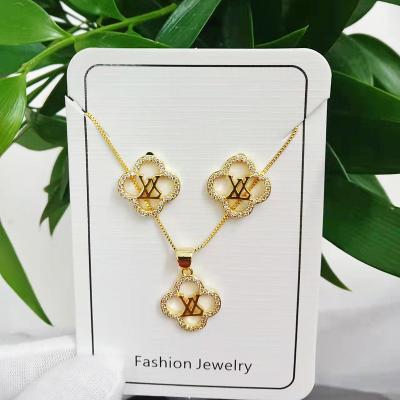 China Custom Fashion Charm Necklace Personalized Clover Diamond Inlaid Women's Necklace Charm Necklace Collar Jewelry for sale