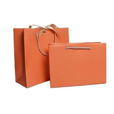 China Recycled Materials Custom Design Luxury Wholesale Modern Style Sliver Gift Bags Eco-Friendly Shopping Gift Bags Wedding Big Logo for sale