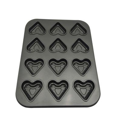 China Viable 12 Cups Heart Shape Non Stick Carbon Steel Baking Bread Pan Muffin Cake Pan Mold Bakeware for sale