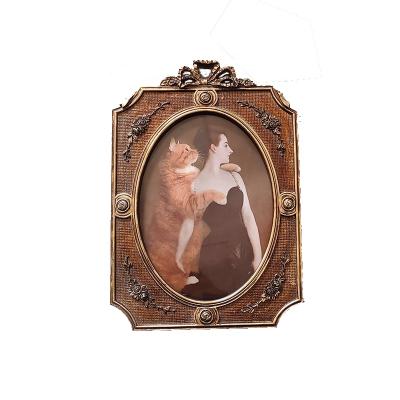 China Creative Wedding Photo Shoot Wall Resin Picture Frame Resin Picture Frame European Style Antique Decoupage Decorative Fram for sale