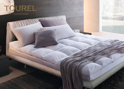 Chine Matelas piqué imperméable et ignifuge Topper d'hôtel avec la couleur de tirette hypoallergénique à vendre