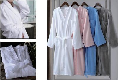 China 100% van de Cotton Material Hotel Spa Kraag Badjas de Witte Kimono met Embleem Te koop