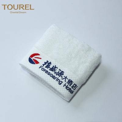 China Van de het Hotelhanddoek van het borduurwerkembleem van de Luxebadhanddoeken de Vastgestelde Reeksen van de de Badkamershanddoek Te koop