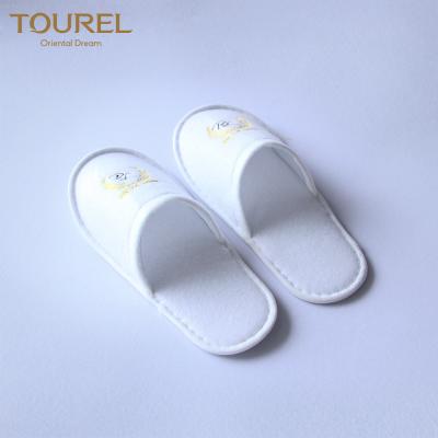 China 100 Pairs Wedding Slippers for Guests Bride Bridesmaid With Personalised Logo for sale