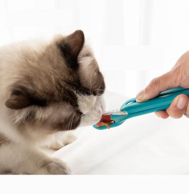 China Viable Creative Plastic Pet Liquid Snacks Feeding Spoon Pet Kitty Puppy Cats Feeder for sale