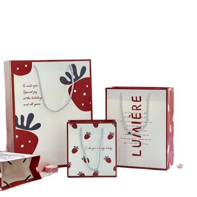 China 2021 NEW STYLE STRAWBERRY GIFT PAPER BAG recyclable PORTABLE PAPER BAG RECYCLABLE PARTYSU shipping cartons food box FOR GIFT AND GROCERY for sale