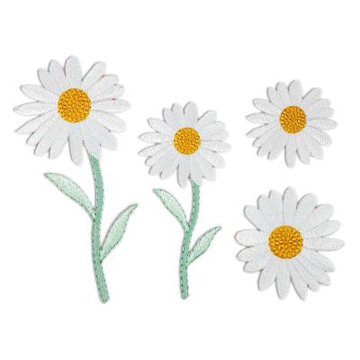 China 2021 Hot Sale Factory Custom Handmade Embroidered Daisy Patches For Clothing for sale