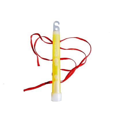 China Cheap outdoor event sales whole supplier 6 inch glow stick with hook 8 inch glo stick sanplight sticks with 12 hours duration customized package for sale