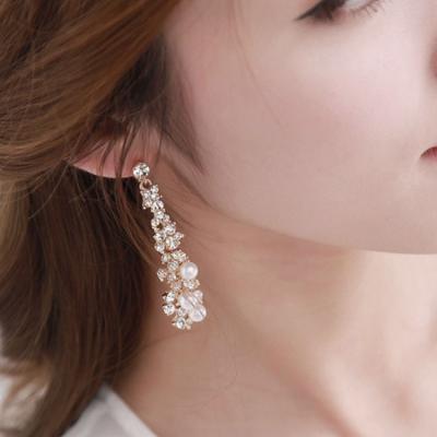 China Korea Jewelry 2021 Fashionable Cute Atmospheric Diamond Waterfall Ear Clip Without Pearl Long Pierced Pearl Female Earrings for sale