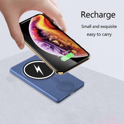 中国 Bestselling Wireless Charging Mini Wireless Power Bank Magnetic Charging PD20W 5000Mah Super Slim Magnetic Powerbank for iPhone 13 Charger 販売のため