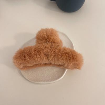 China New fashion design ins hair clips for girls fur hair accessories clip fur hair claw for sale