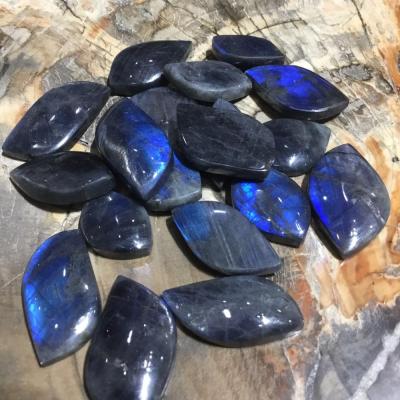 China Wholesale High Quality Natural Labradorite Gemstone Polished Stone Pendant From China for sale