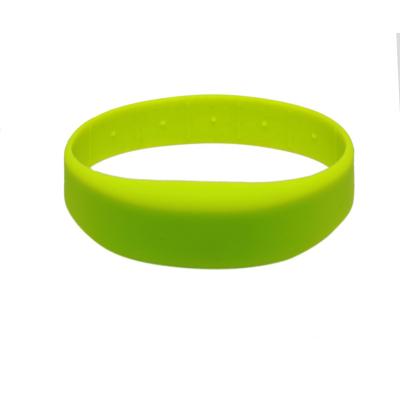 China Waterproof / Waterproof Rfid NFC Silicone Wristband Customized Wristband For Fitness Center for sale