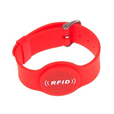 China Custom Nfc Silicone Rfid Wristband Waterproof/Waterproof Wristband For Fitness Center for sale