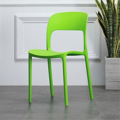 China Modern Design Factory Supply Fast Delivery Beautiful Furniture Appearance PP Modern Plastic Dining Chair for sale