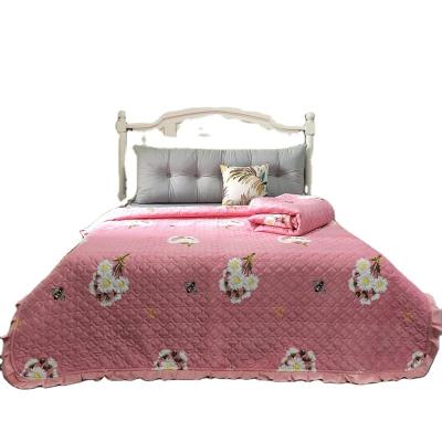 China Disposable High Quality Printed Velvet Crystal Velvet Bed Cover Set Super Soft for sale