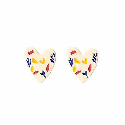 China 2022 New Fashion Trendy Light Luxury Peach Heart Earrings Colorful White Peach Heart Earrings For Women for sale