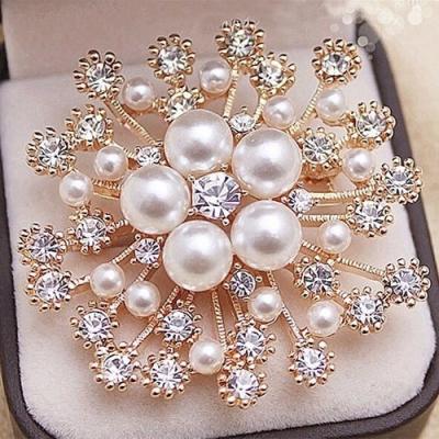 China ALLOY Gold Plated Big Pearl Crystal Rhinestone Flower Bouquet Brooch For Wedding Elegant Women Gift Brooch Pins for sale