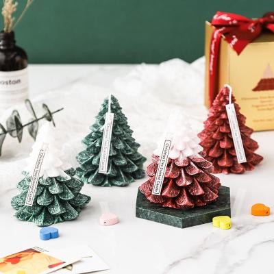 China Creative Handmade Birthdays Christmas Tree Scented Candle With Gift Box for sale