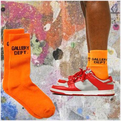 China Best gallery quality QUICK DRY 100% cotton dpet bangs streetwear graffiti letters gradient cotton sports socks stockings men women for sale