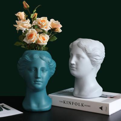 China Modern Vase Nordic Artistic Work Flower Resin Flower Resin Decorative Vase For Home Decoration for sale