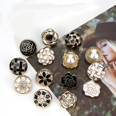 China Viable Luxury Korean Design ODM Snap Fasteners Pins Zinc Alloy 40 Pin Brooch for sale