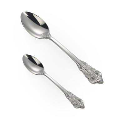 China Sustainable high quality luxury style talheres set embossed stainless steel flateware set for sale