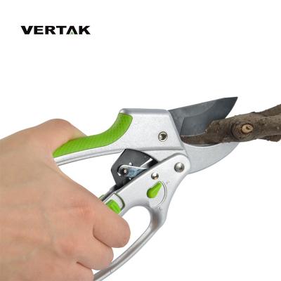 China Aluminum Handle with Dipping Powder VERTAK 2 in 1 Double Ratchet Branch Shears Garden Plant Cutting Pruners for sale