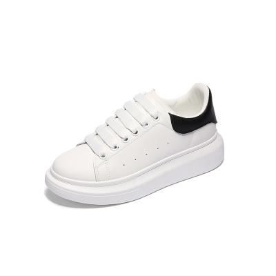 China Fashion Trend Autumn Men Women White Leather Female Sneaker Platform Shoes Small White School Casual Breathable Sports Shoes for sale