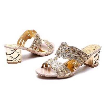 China Lady Sandal Ladies Woman Shoe Sandals 2022 Summer Women Sandals Slippers Shoes Thick Heel Ladies Metal Rhinestone SlidesFlat Sandals for sale