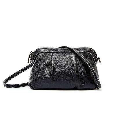 China Women's Pratical Street Woman Shoulder Bag Large Capacity Handbag Portable Daily Cowhide Leather Sling Bag for sale