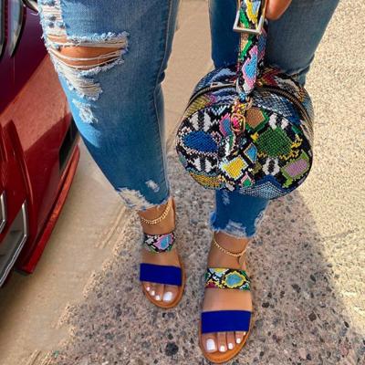 China Fashion Anti-slippery Women's Colorful Snake Printing Purses and Sandals Set Ladies Around Bag Sandals and Purse Sets for sale