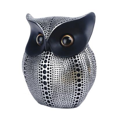 China Creative Popular Europe Amazon Wave Point Owl Home Decoration Resin Ornaments for sale