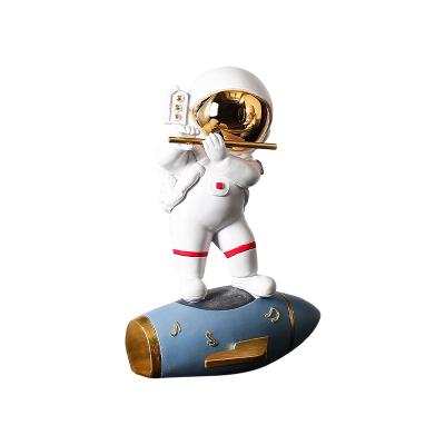 China Creative Decoration Living Room Strip Europe Astronaut Decoration Resin Office Home Decoration for sale