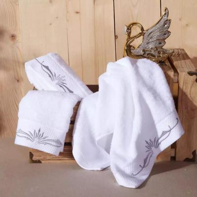 China Custom Cotton Bath Towel Sets Super Soft Water Absorbent for sale