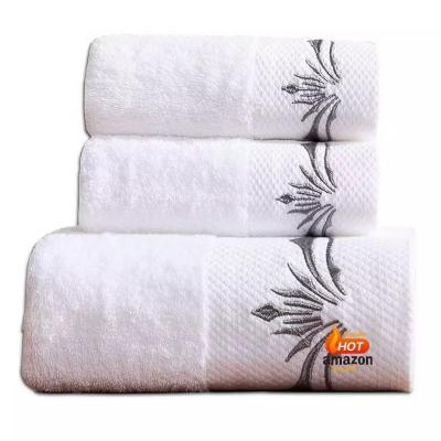 China Super Dry Cotton Bath Towel Sets High Water Absorption  Embroidered Pattern for sale