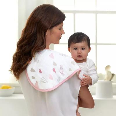 Κίνα Organic Infant Accessories Muslin Cotton Shoulder Baby Bibs Burp Cloth Set προς πώληση