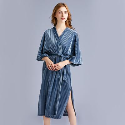 China Breathable pajamas newest gold and winter velvet ladies autumn style long bathrobe home clothes sleepwear hotel bathrobe women's long robes for sale