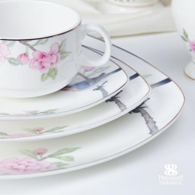 China Wholesale Disposable Royal Bone China Dinner Set Flower Decal Printing Luxury Hotel Dinnerware Set for sale