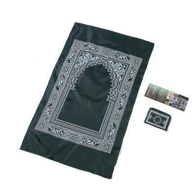 China Stain Resistant 2022 New Design Wholesale Islam Mosque Travel Prayer Mat With Compass Booklet Pocket Portable Prayer Mat For Muslims for sale