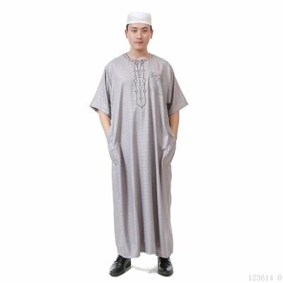 China Two pieces for men's prayer robe 2022 fashionable muslim half sleeve men's islamic clothing men's clothing muslim clothing for sale