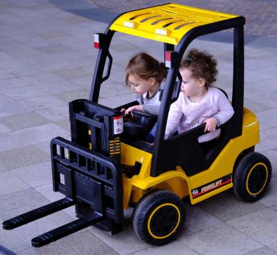 China Dalisi Factory 12V Kids Electric Forklift Ride On Car Engineering Vehicle Dls08 Electric Forklift for sale