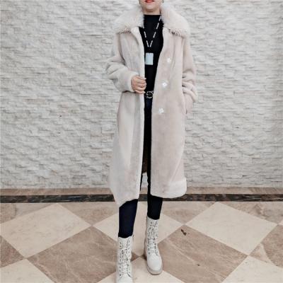 China Latest Design Breathable Warm Winter Outdoor Coat Women Lamb Fur Coat Long Customized Size for sale