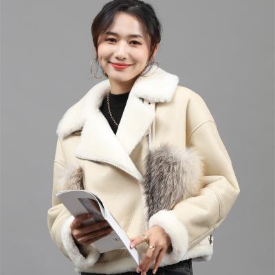 China Fashion Breathable White Elegant Design Collar Sheep Lamb Goat Wool Square Fur With Fox Fur Women Fur Jacket for sale