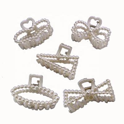 China Durable Hot Selling Pearl Inlaid Hairpin Girl's Hair Clip With Heart Shaped Triangle Hair Accessory for sale